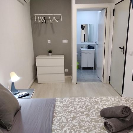 Hostal Urban Basic L'Hospitalet de Llobregat Luaran gambar
