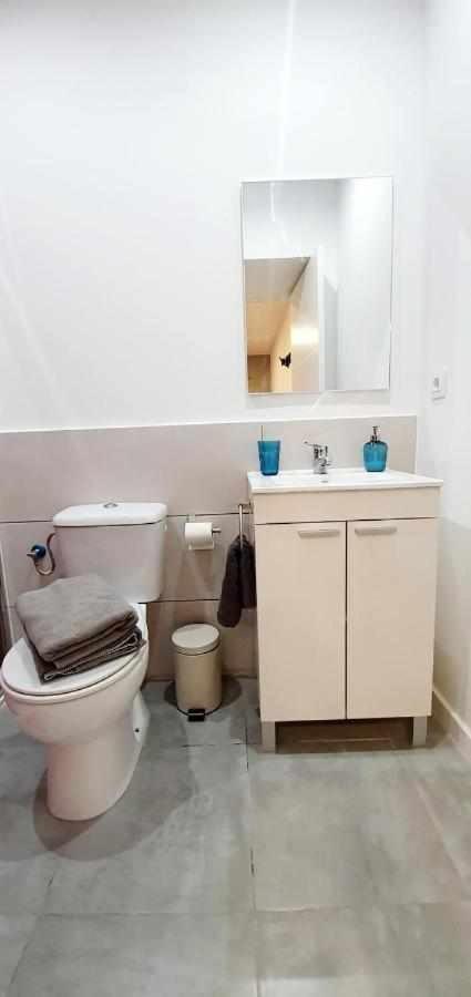 Hostal Urban Basic L'Hospitalet de Llobregat Luaran gambar