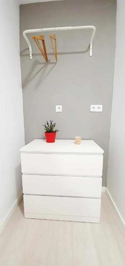 Hostal Urban Basic L'Hospitalet de Llobregat Luaran gambar