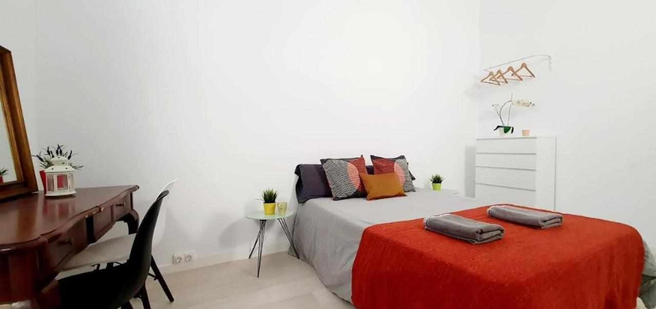 Hostal Urban Basic L'Hospitalet de Llobregat Luaran gambar