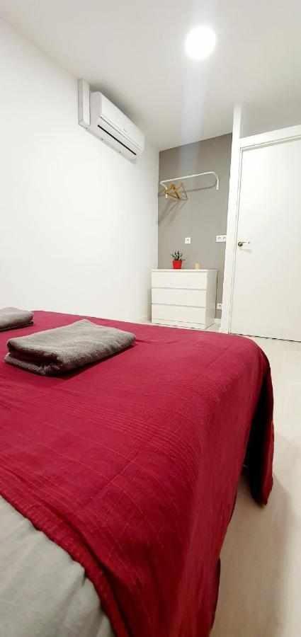 Hostal Urban Basic L'Hospitalet de Llobregat Luaran gambar