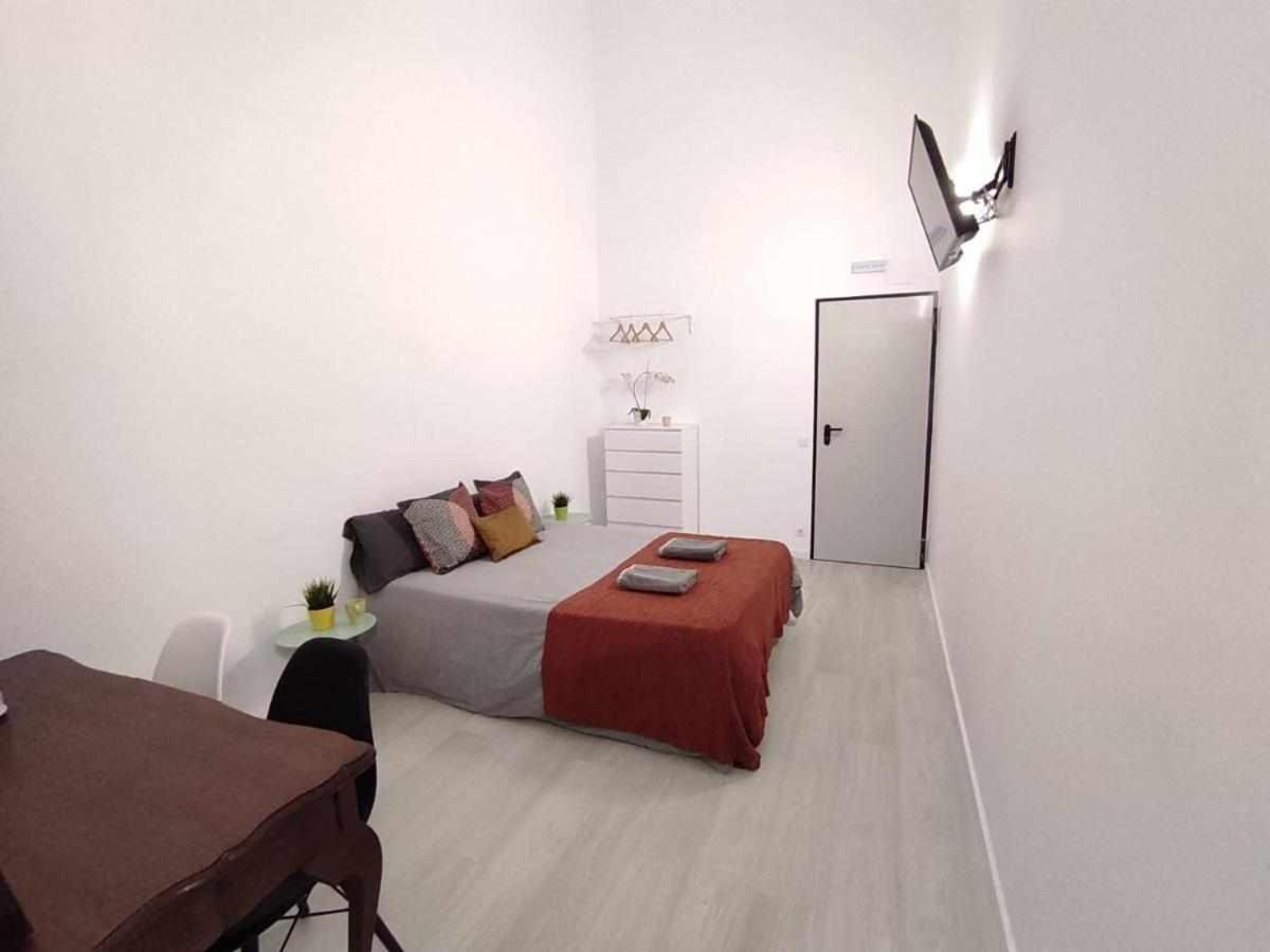 Hostal Urban Basic L'Hospitalet de Llobregat Luaran gambar