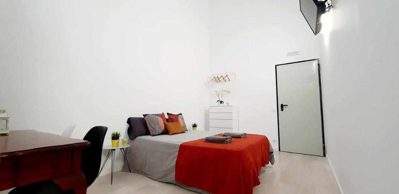Hostal Urban Basic L'Hospitalet de Llobregat Luaran gambar