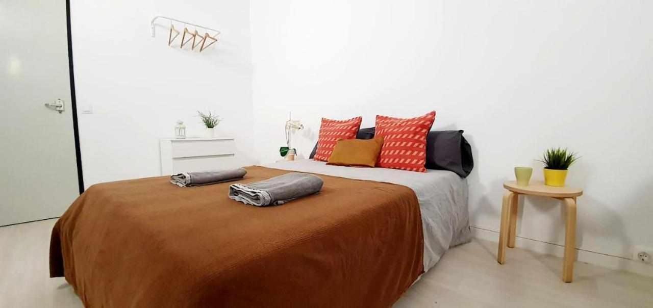 Hostal Urban Basic L'Hospitalet de Llobregat Luaran gambar