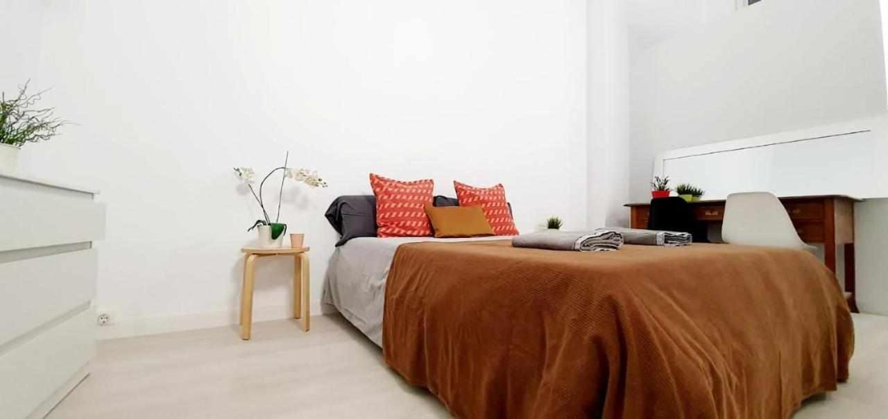 Hostal Urban Basic L'Hospitalet de Llobregat Luaran gambar