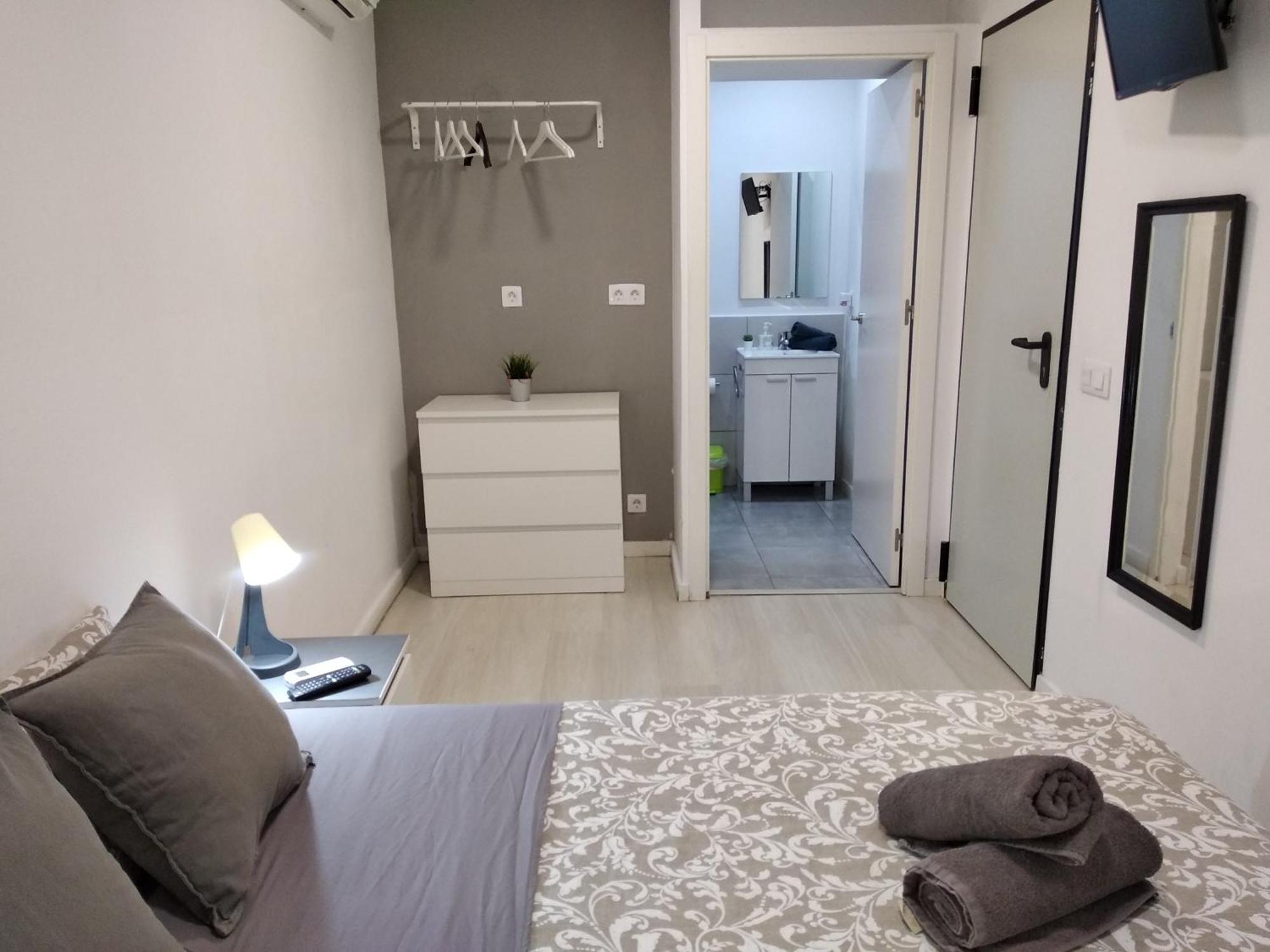 Hostal Urban Basic L'Hospitalet de Llobregat Luaran gambar